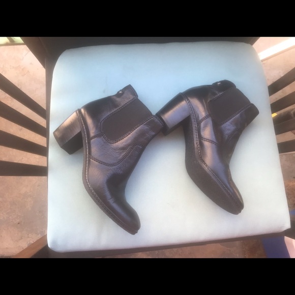 Gifted! Anne Klein Leather Ankle Boots - Picture 7 of 8